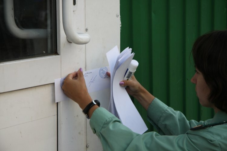 В число нарушителей спецрежима попали торговые павильоны, закусочные, бассейн