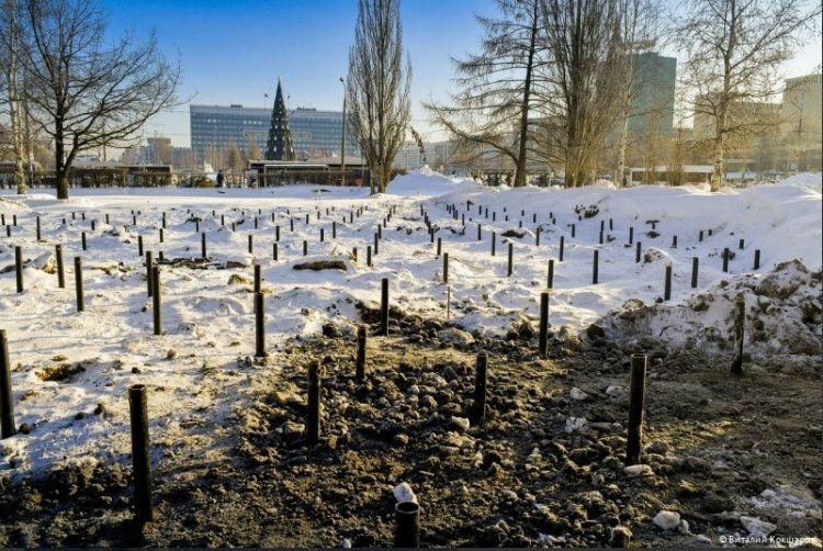 На городской эспланаде ведется обустройство свай под будущие террасы